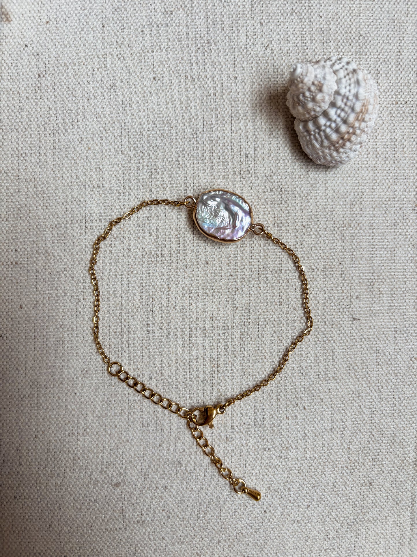 Drifted Gold Pearl Bracelet